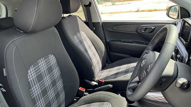 Hyundai i10 i10 1.2 Premium Hatchback 5dr Petrol Auto
